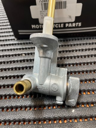 Grifo de Gasolina Suzuki RGV 250