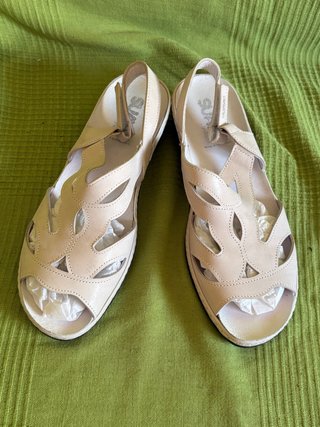 Sandalias Suave Beige Talla 39