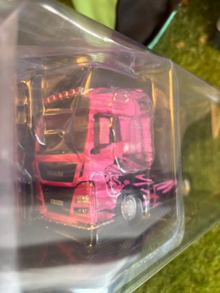 Camión MAN TGX Tuning Rosa 1:43