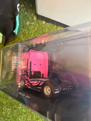 Camión MAN TGX Tuning Rosa 1:43