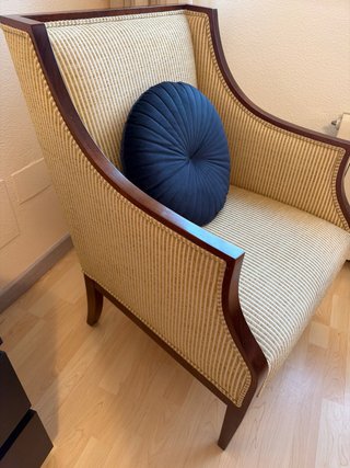 Sillón Retro de Madera y Tela