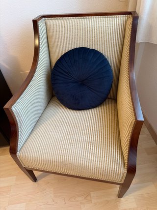 Sillón Retro de Madera y Tela