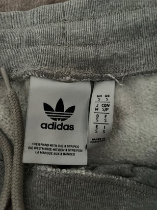 Pantalón chándal Adidas gris