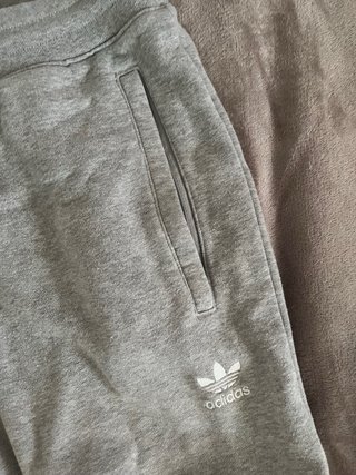 Pantalón chándal Adidas gris