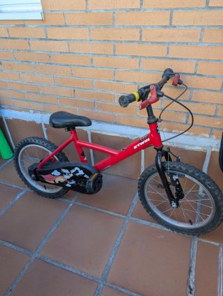 Bicicleta infantil BTWIN roja