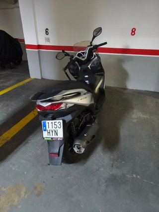 Kawasaki J300 Maxi Scooter gris