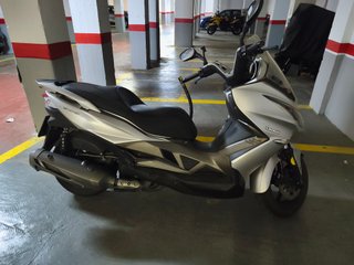 Kawasaki J300 Maxi Scooter gris