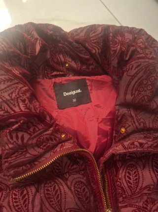 Chaqueta/ chaleco Desigual bordada roja talla 38