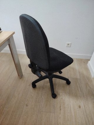 Silla de oficina negra