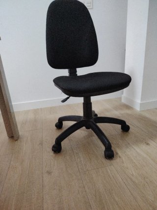 Silla de oficina negra
