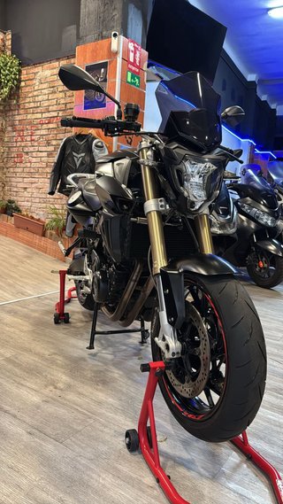 BMW Naked Negra