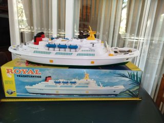 Crucero de juguete Royal con motor