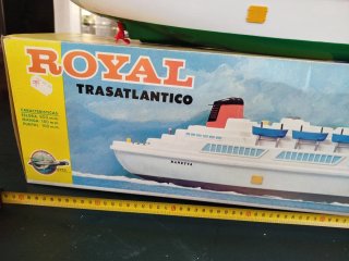 Crucero de juguete Royal con motor