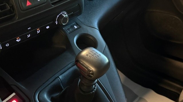 Peugeot Partner 2022, foto 19