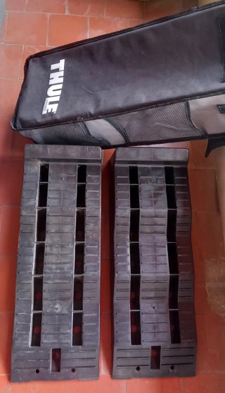 cuña Thule ( con bolsa original) para autocaravana