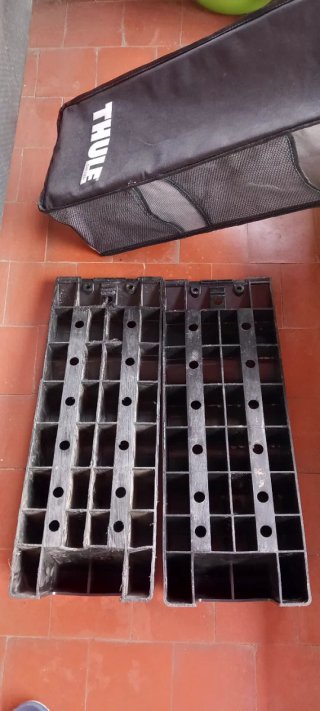 cuña Thule ( con bolsa original) para autocaravana