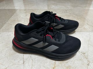 Zapatillas deportivas Adidas negras y rojas