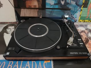 Tocadiscos Grundig alemán