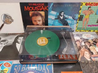 Tocadiscos Grundig alemán