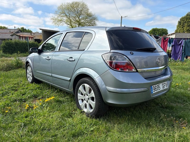 Opel Astra 1.3 CDTI ecoFlex Enjoy 2009, foto 2