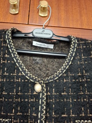 Chaqueta Estilo Chanel Negra y Dorada