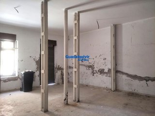Local comercial en alquiler en Calle Betis - Pagés del Corro en Sevilla
