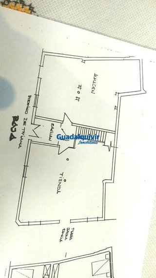 Local comercial en alquiler en Calle Betis - Pagés del Corro en Sevilla