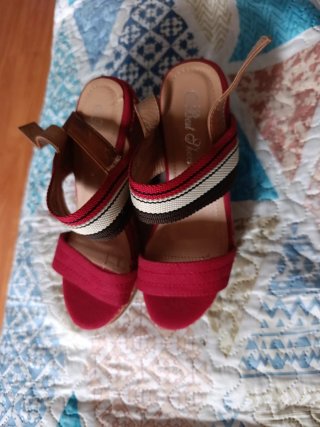Sandalias de cuña rojas