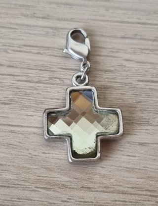 Charm a forma di croce
