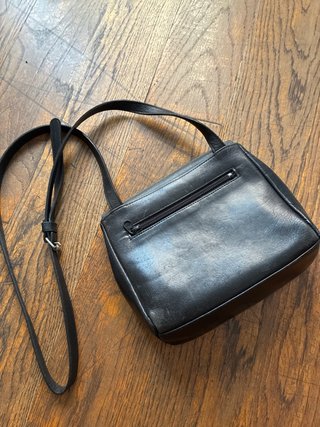 Bolso de cuero negro