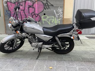 Yamaha YBR Custom Plata y Negra