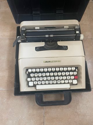 Máquina de escribir Olivetti Lettera 35