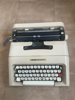 Máquina de escribir Olivetti Lettera 35
