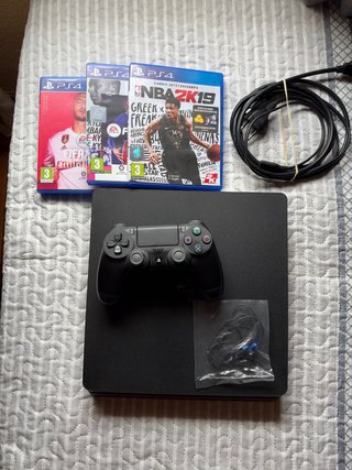 PS4 Slim 500GB + Mando + Auriculares