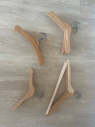 Set de 24 perchas de madera