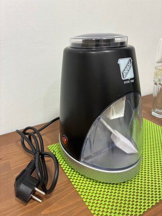 Trituradora de Hielo Brugal con 3 Vasos de mojitos
