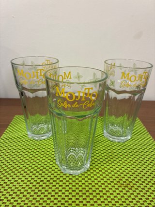 Trituradora de Hielo Brugal con 3 Vasos de mojitos