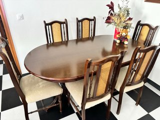 Mesa comedor y 6 sillas madera oscura