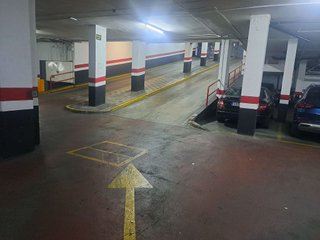 Garaje en alquiler en La Font de la Guatlla en Barcelona