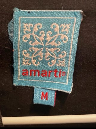 Blusa Amarti Negra Bordada