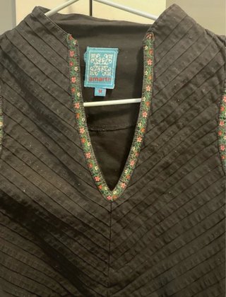Blusa Amarti Negra Bordada