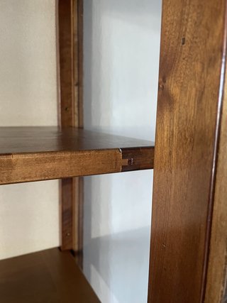 Vetrina classica in legno con ante in vetro
