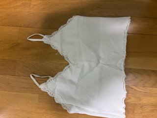Top blanco con encaje