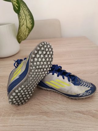 Botas de fútbol multitaco Adidas niño
