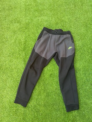Chándal Nike Tech Negro y Gris