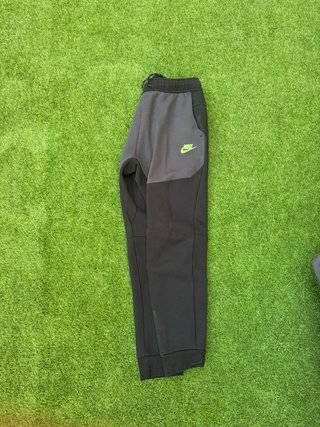 Chándal Nike Tech Negro y Gris