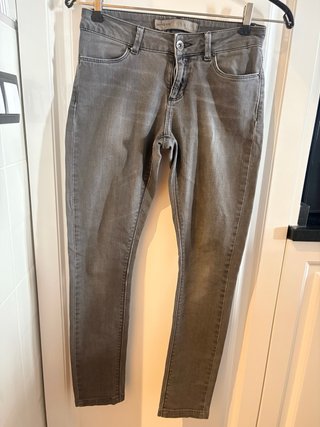 Pantalón Pitillo Gris Talla 36