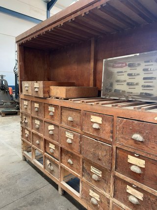 Mueble Antiguo de Ferretería