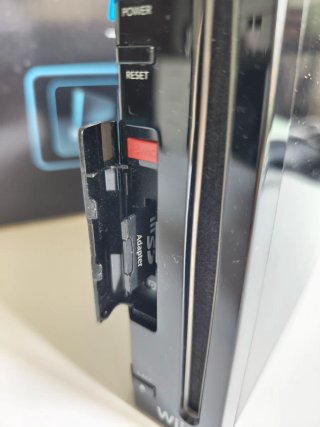Wii Nera: Console + 3 Giochi + SD 1GB + Accessori