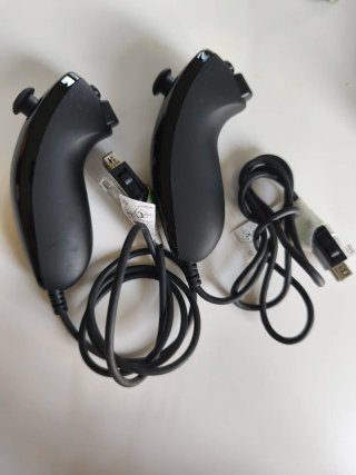 Wii Nera: Console + 3 Giochi + SD 1GB + Accessori